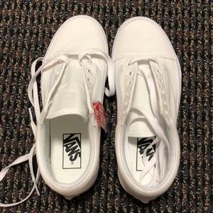 NWT Women’s Old Sokol Vans